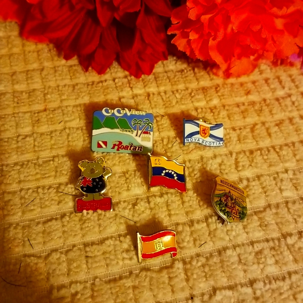 COLLECTIBLE PINS